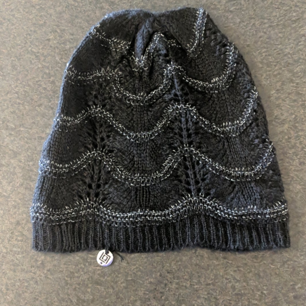 SALE 2/$6 Liz Claiborne winter hat